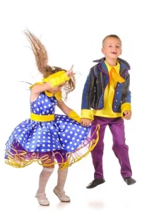Детский карнавальный костюм «Стиляга» в горошек для девочек