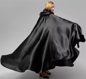 Плащ «Инферно» чёрный с капюшоном для взрослых