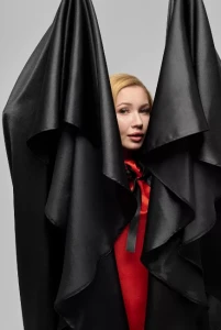 Плащ «Инферно» чёрный с капюшоном для взрослых